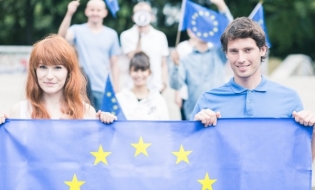 Eurobarometru: Sprijin puternic pentru adoptarea euro, în special în România și Ungaria