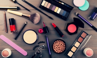 ANPC: Amenzi de peste 4 milioane lei aplicate unor comercianți de produse cosmetice