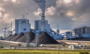 IEA: Creșterea cererii de aparate de aer condiționat menține activitatea centralelor pe cărbune în 2024