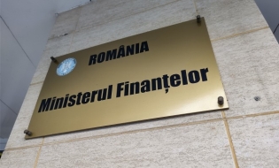 MF: Începând de luni, românii pot investi în titlurile de stat Tezaur, cu dobânzi neimpozabile de până la 7,10% pe an