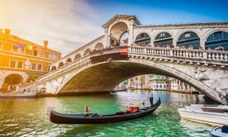 Veneția interzice grupurile mari de turiști și difuzoarele