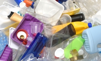 Parlamentul European a aprobat interzicerea, din 2021, a produselor din plastic de unică folosinţă