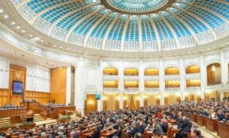 Parlamentul a adoptat în unanimitate Decretul prezidenţial privind starea de urgenţă