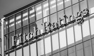 Fitch a revizuit perspectiva României la „negativă”