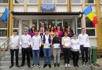 CECCAR Suceava: Conducerea filialei a premiat elevii cu cele mai bune rezultate la faza județeană a Concursului de cultură și educație financiar-contabilă
