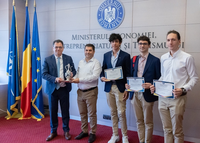 Trei elevi români au câștigat cea mai mare competiție de știință și tehnologie din lume pentru participanții sub 21 de ani
