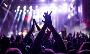 Vara festivalurilor și a concertelor: businessul în artă și arta businessului