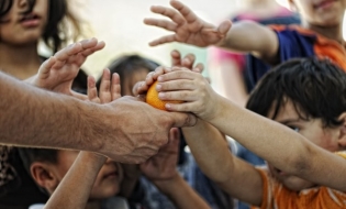 Raport BAD: Pandemia de COVID-19 a împins încă 4,7 milioane de persoane în sărăcie extremă în Asia de Sud-Est