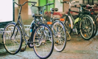 Bloomberg: Bicicletele înlătură automobilele de pe străzile oraşelor din Europa