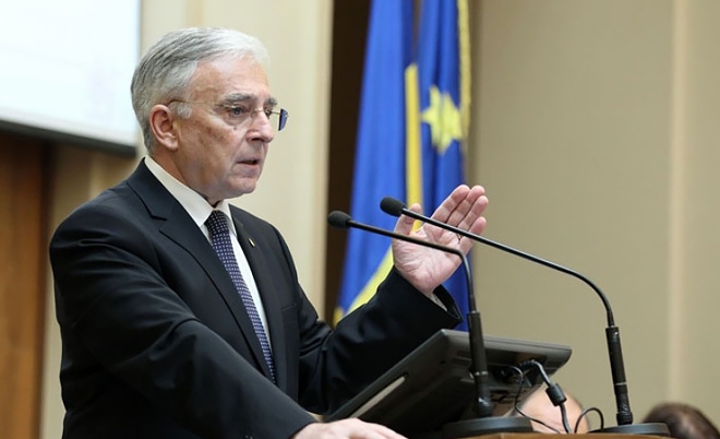 Mugur Isărescu: „Obiectivul imediat al BNR rămâne asigurarea lichidităţii necesare finanţării cheltuielilor statului şi economiei reale în condiţii de stabilitate relativă a cursului de schimb al leului şi de reducere graduală şi sustenabilă a ratelor de dobândă”