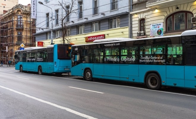 Începând de astăzi, amplasamente noi pentru stațiile de autobuz „Muzeul Satului” și „Piața Charles de Gaulle” din Capitală