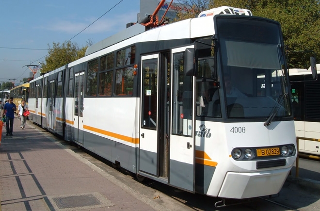 Tramvaiul Poeziei, inaugurat în București