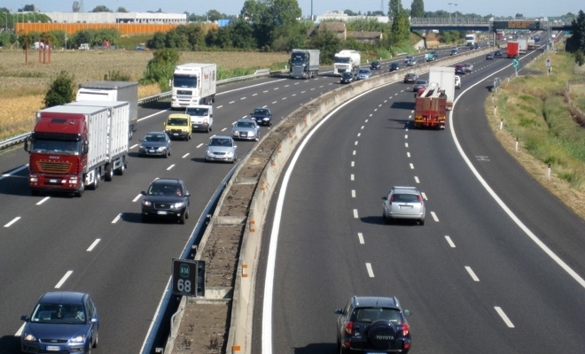 Restricții de circulație pe Autostrada Sibiu-Deva, până mâine dimineață, pentru lucrări