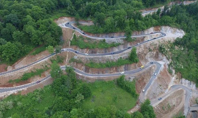 A fost inaugurat cel mai spectaculos drum din Timiș, Transluncani, săpat în munte